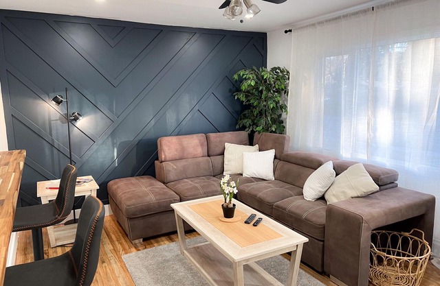 Cozy 3 Bedroom Main Floor House in Mature Neighborhood
