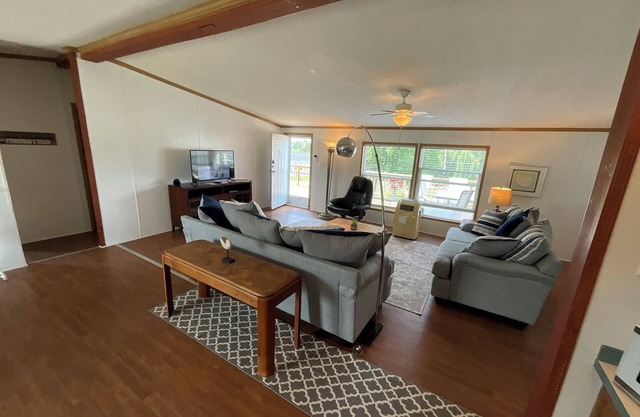 Cozy 3-bedroom mobile home in tranquil Clayton, Free Boat Tour 5 Days+