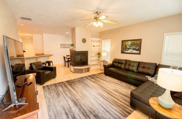 Cozy 3-Bedroom Oasis in the Heart of the City - Perfect for Your Next Getaway!