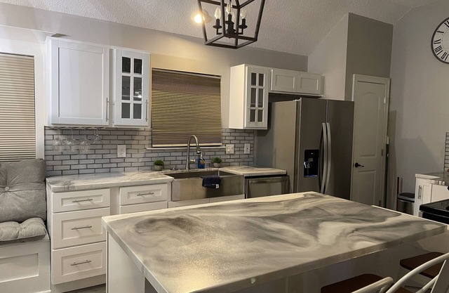 Cozy 3 bedroom residential home w Patio