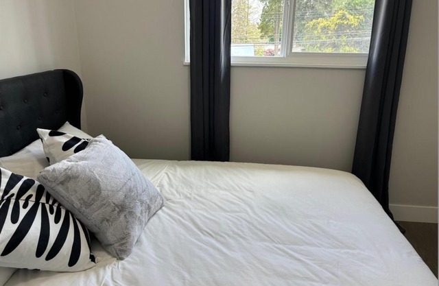 Cozy 3-Bedroom Retreat in Surrey Share Save
