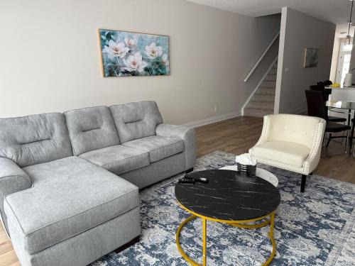 Cozy 3 Bedroom Townhome Hyde Park Mall & Western University