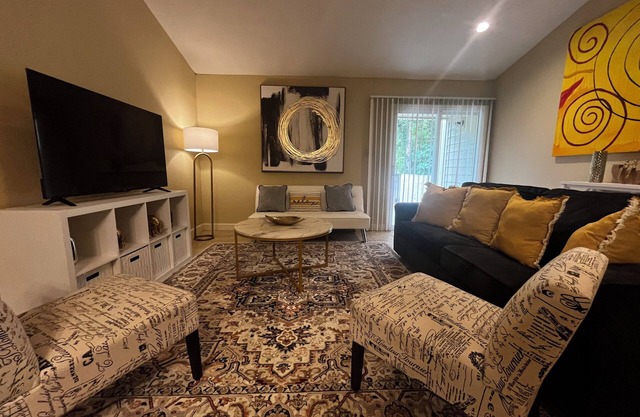 Cozy 3-bedroom Townhouse in Valdosta w/ ameneties