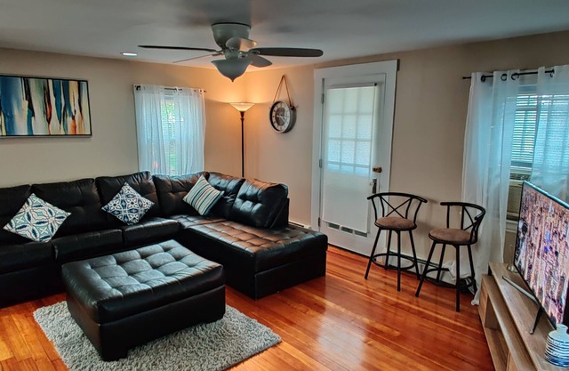 Cozy 3 Bedroom unit near Providence