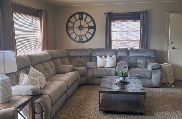 Cozy 3 bedroom home with lake view