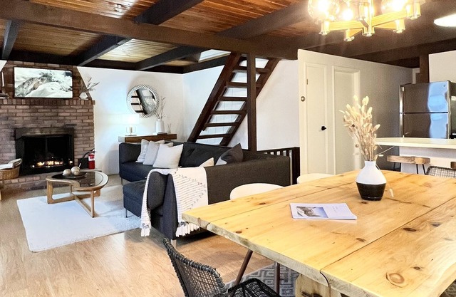 Cozy three bedrooms, 5 min to Windham skiing.