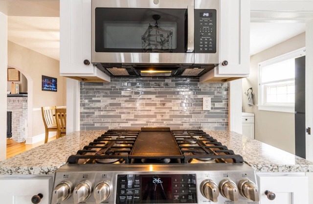 Cozy 3 br, 10min to Yale, 5min to beach & airport with Game room & pet friendly