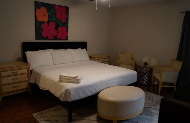 Cozy 3 BR Home with Private Guest House in Southaven- Full Amenities Included.