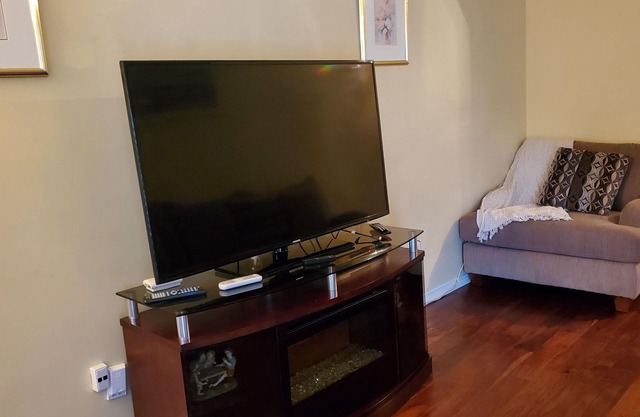 Cozy 3bedroom 2½ bathroom w/ office 12 Minutes from Toronto Pearson Airport