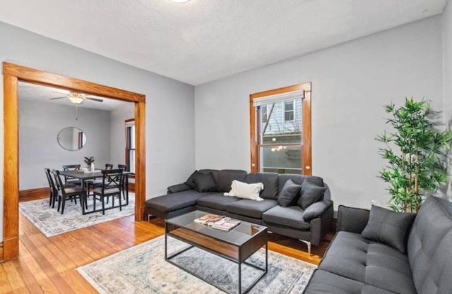 Cozy 3BR 1Mile From Downtown