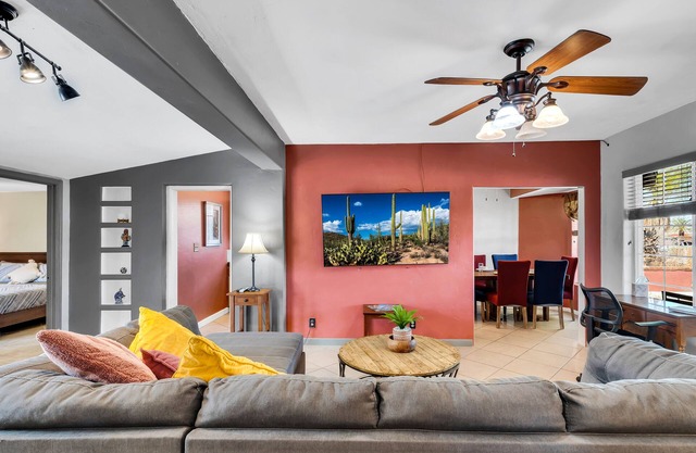 Cozy 3br 2bath with and Fully Fenced Yard !