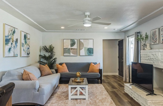 Cozy 3BR Game Room Pool & Ping-Pong Tables Fenced Yard Near Hospitals