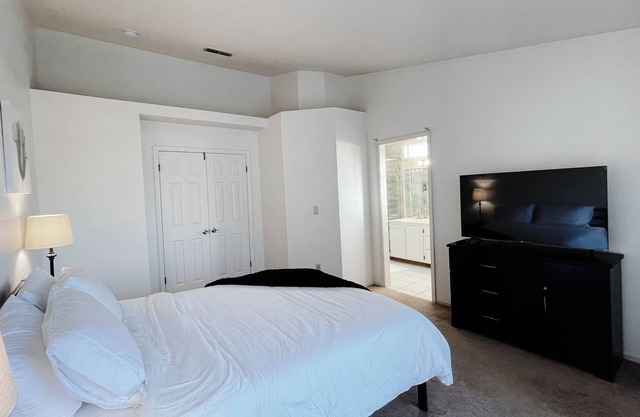 Cozy 3Br home <5 mins to HWY 99