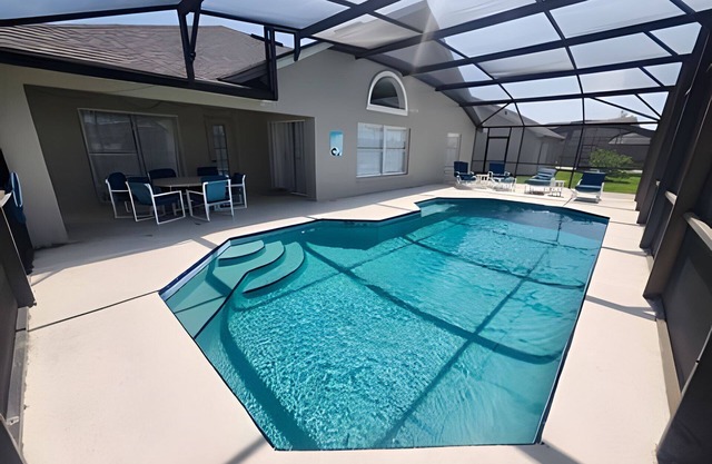 Cozy 3BR Home w/Private Pool & Lake View