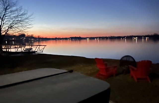 Cozy 3BR lakefront cottage with hot tub perfect for families w/ private dock.