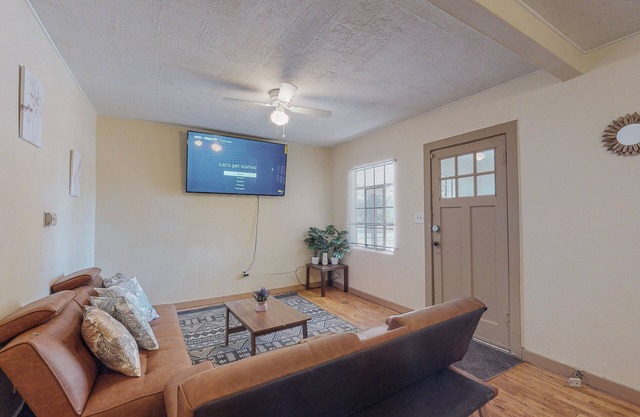 Cozy 3BR Modern Casita in Albuquerque w/ Wifi & Parking