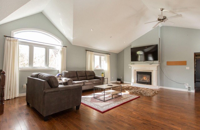 Cozy 3BR Retreat Near Centennial Beach