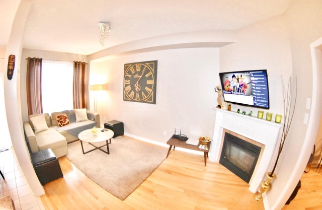 Gemütliches und warmes 4 Bdr 3 Bad Haus W / Kamin in Toronto Suburbia!