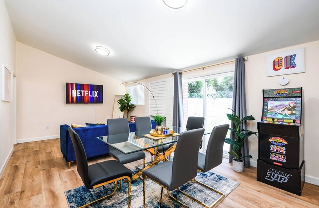 Cozy 4 Bed & 2 Bath Perfect for Insurance Stay