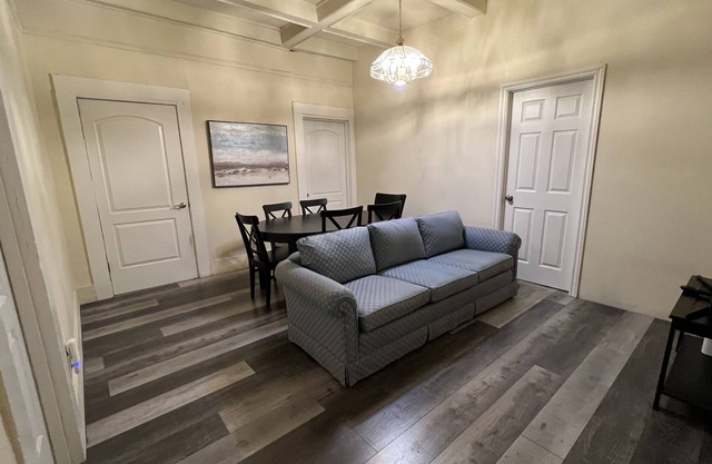 Cozy 4 bedroom/2 bath residential home in Berkeley