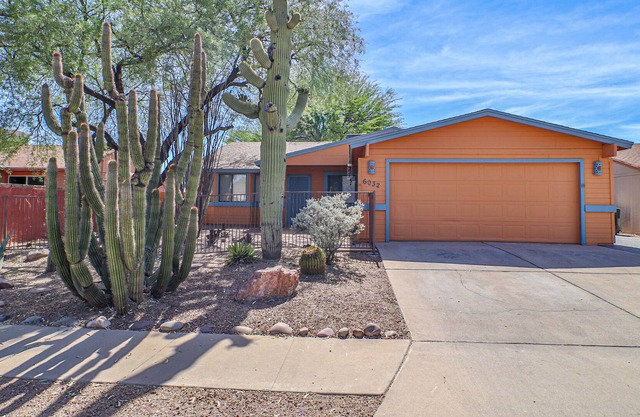 Cozy 4 Bedroom, 2 Bathroom home with lovely yard
