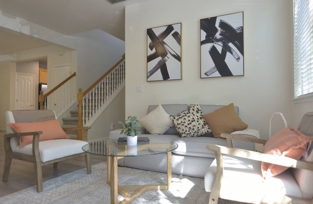 Cozy 4 bedroom 3 bath home away from home