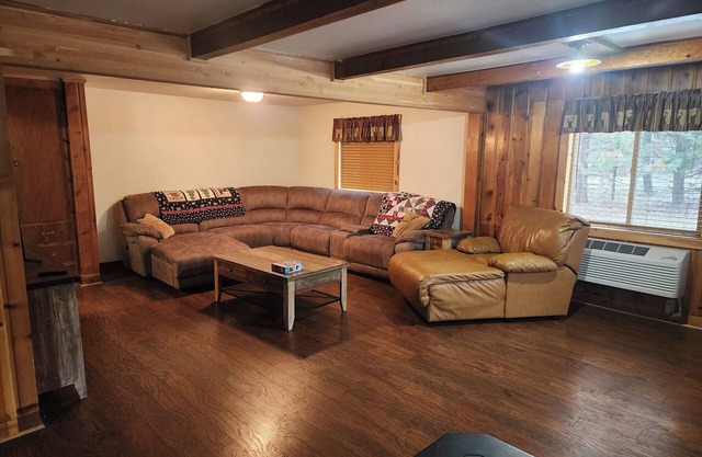 Cozy 4-bedroom cabin in enjoyable Naches nestled near Mt. Rainier National Park.