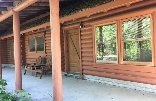 Cozy 4-bedroom cabin near Saint John, ND with WiFi and beautiful lake views. n