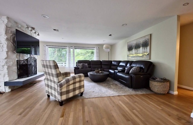 Cozy 4 Bedroom Deception Pass Retreat