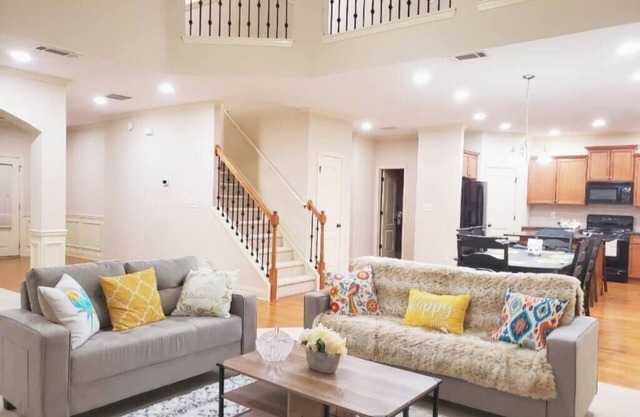 Cozy 4 Bedroom Home in Lawrenceville