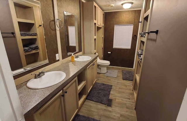 Cozy 4-bedroom Hobet House less than 1 mile to Ivy Branch Trailhead.