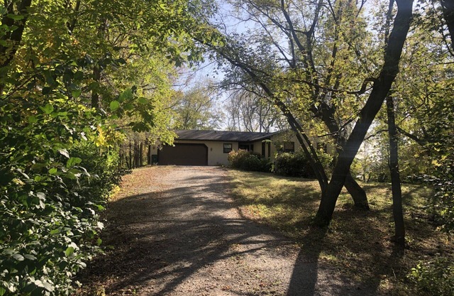 Cozy 4-bedroom house in adorable Buffalo with AC, WiFi