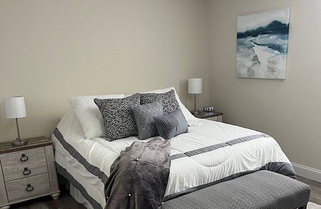 Cozy 4-bedroom house with AC and WiFi in Centereach, New York.