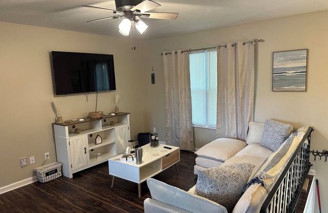 Cozy 4-bedroom house in enjoyable Lexington with WiFi, AC. Centrally located.