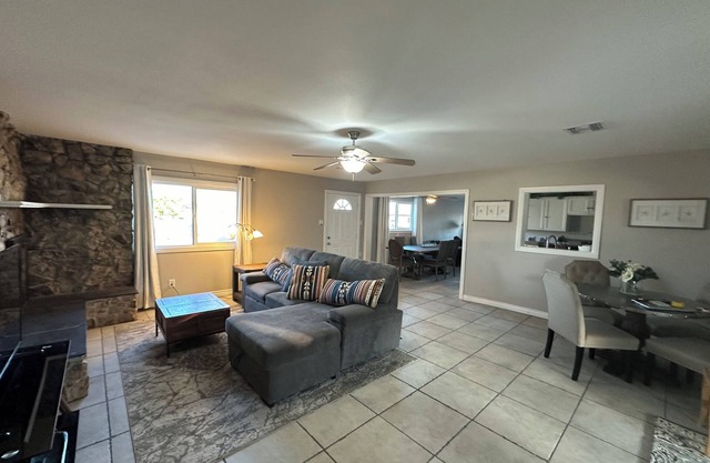 Cozy 4-bedroom house with AC and large patio in enchanting Needles
