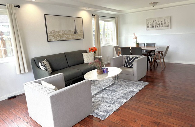 Cozy 4 bedroom in Fremont with free Parking & WiFI & Great location