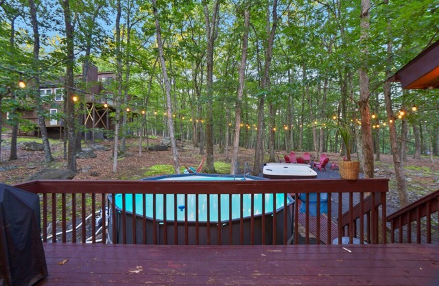 Cozy 4-bedroom lodge in beautiful East Stroudsburg with fitness room, WiFi