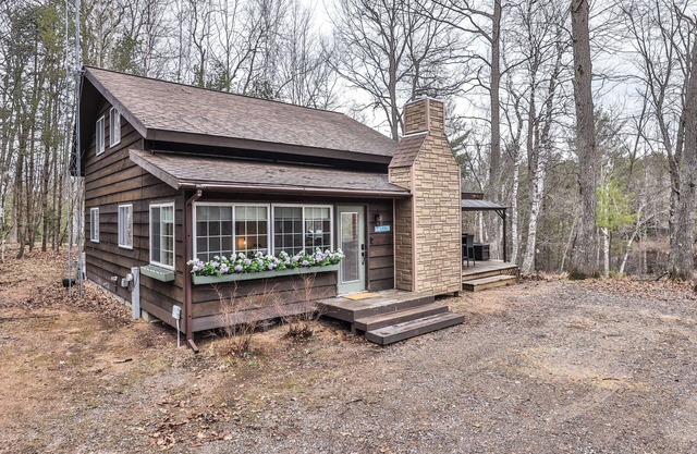 Cozy 4 BR Waterfront Retreat Near Bike Trails! Pontoon Available! NEW LISTING