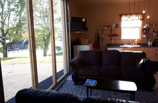 Cozy 4 season cottage near Cavendish, water view of the Trout River.