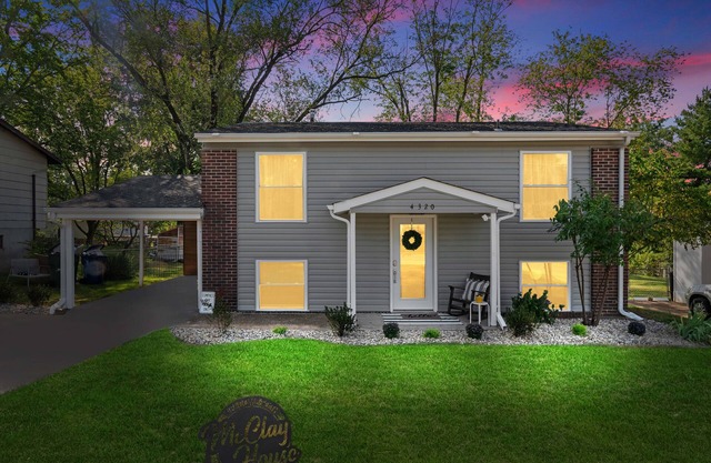 Cozy 4bd/1.5bth w/game room, short walk to wedding venue. Golf nearby too!