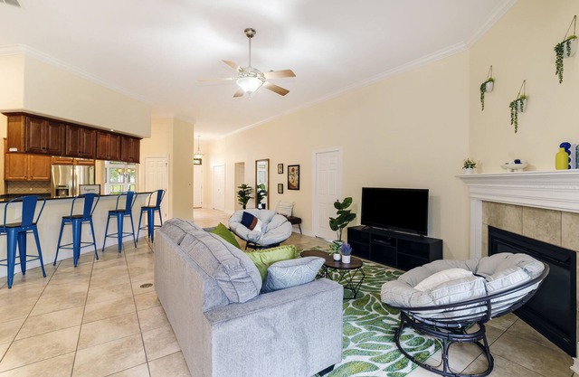 Cozy 4BR 2.5BA Home, Corn-holes Spacious