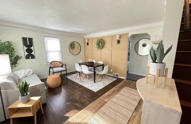 Cozy 4BR & 2 Bath-CLE, BW, IX Center-walkout basement - firepit - dog friendly!