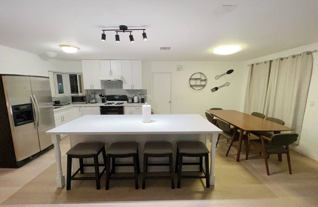 Cozy 4BR 2 Bath with Garage parking