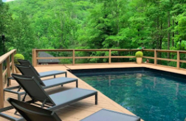 Cozy 4br Retreat, Fire-pit, Hot-Tub, Hiking- Seasonal Heated/Saltwater Pool