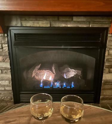 Cozy 4BR Ski retreat and Water Park!