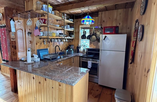 Cozy 5-bedroom barn style home in Jamaica, with a sauna.