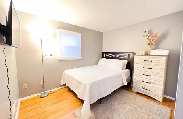 Cozy 5 bedroom Guest Home