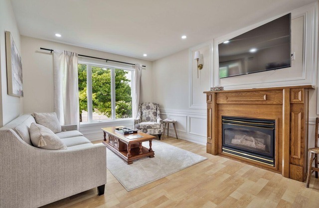 Cozy 5Bdrm Home | Games, Parking, Close to Arena