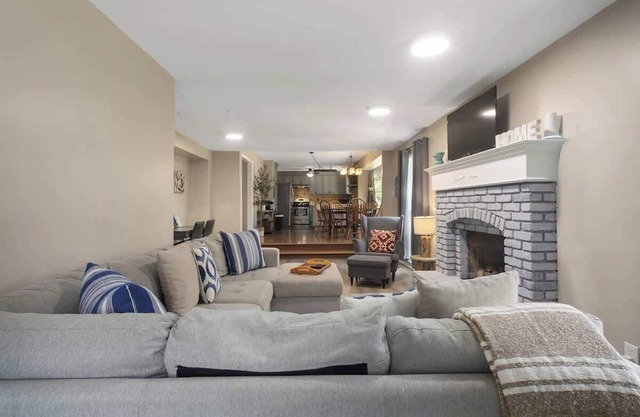 Cozy 5BR Home 4KingBeds+Arcade/Wifi