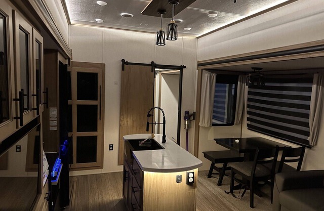 Cozy 5th Wheel Camper in peaceful Haines City